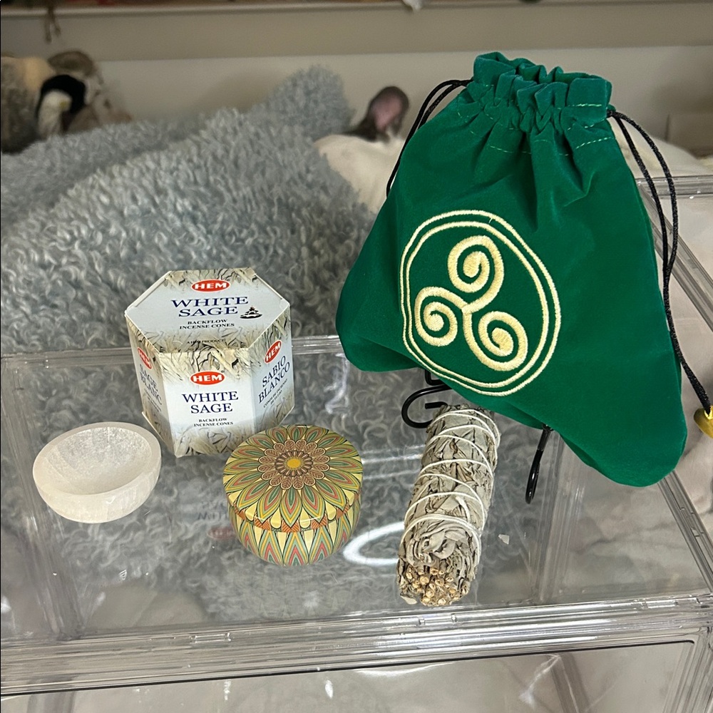 Green Velvet Embroidered Triskelion Bag & White Sage Incense Accessories NWT - Picture 8 of 9